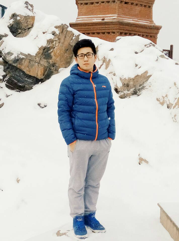 白易鑫(新疆—乌鲁木齐)团结同学,乐于助人,学习认真,积极向上。座右铭:既然选择了远方,便只顾风雨兼程。----汪国真兴趣爱好:读书,跑步